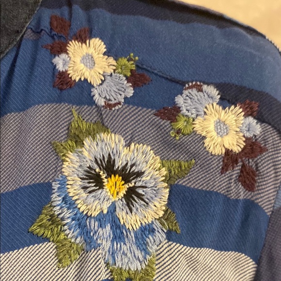 Floral Blue Women's Top - Picture 3 of 8